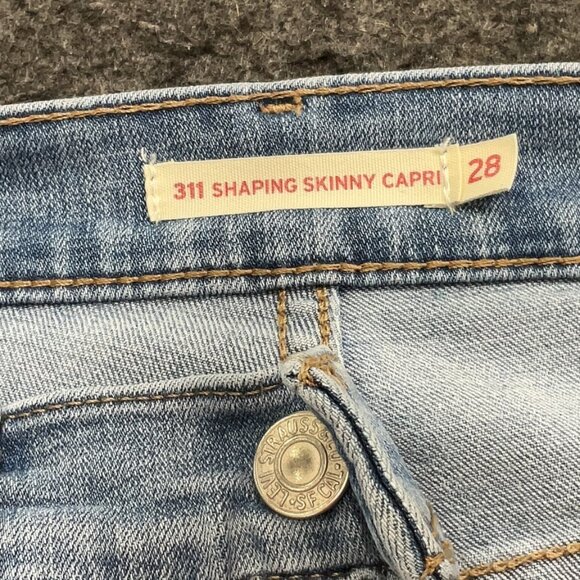 Levi's Light Wash Crop Jean Capri Size 28 - Picture 3 of 3
